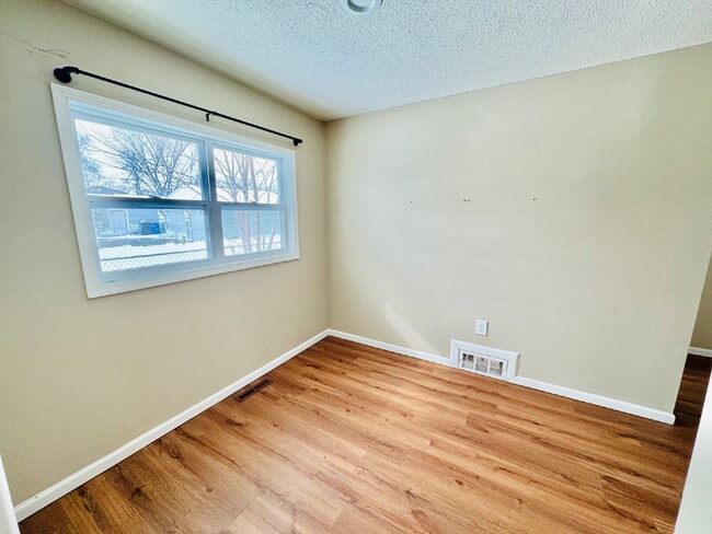 Building Photo - 5626 6th St NE