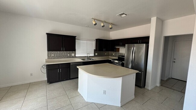 Building Photo - Executive Style 3 bedroom home