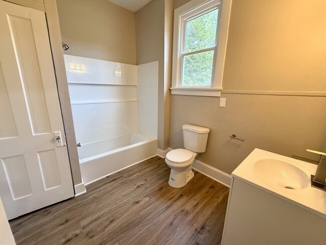 Building Photo - 1112 Girard Ave