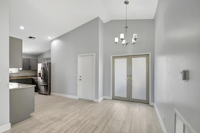 Building Photo - 215 NW 40th Ave