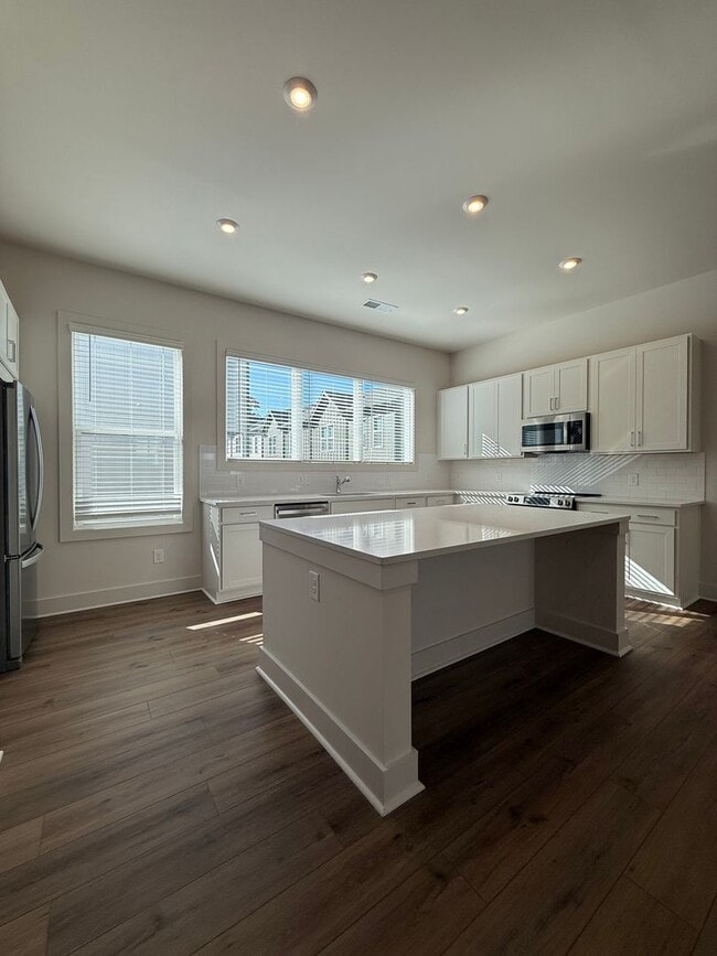 Building Photo - Gorgeous Chosewood/Grant Park Townhome