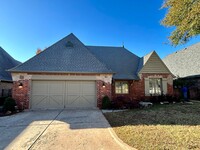 Building Photo - Gorgeous South Tulsa Beauty w/ Lawn Care I...