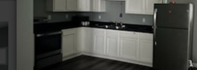 Building Photo - 4 Bedroom 2 Bath Home Available in Louisville