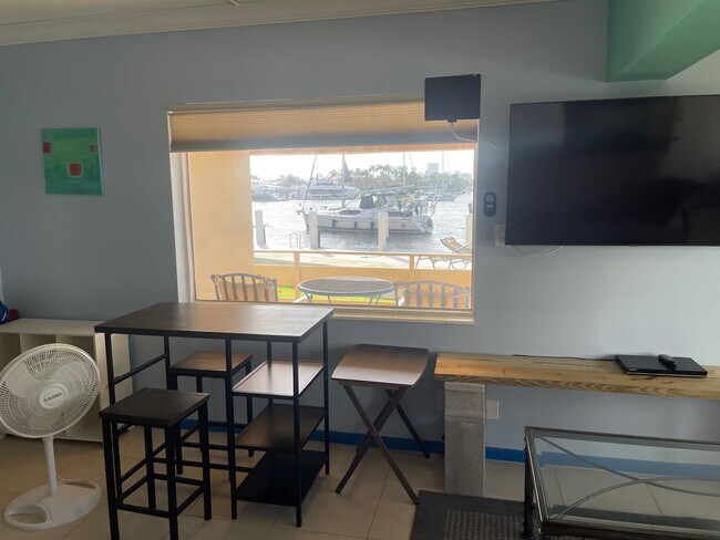 Building Photo - 9 N Birch Rd