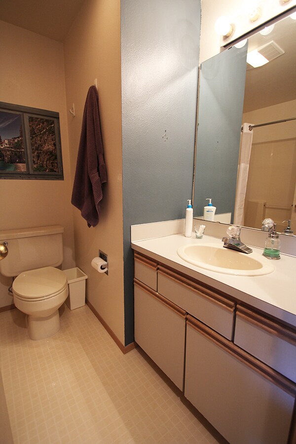 Building Photo - DOWNTOWN KIRKLAND 2 BED, 2.5 BATH HOME FOR RENT W WATER VIEWS!