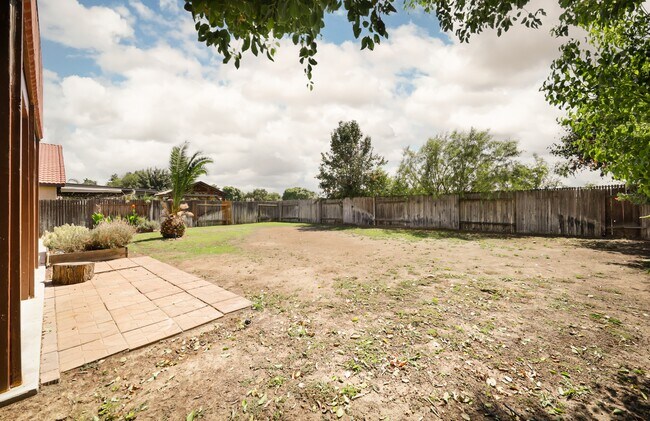 Building Photo - 10205 Single Oak Dr