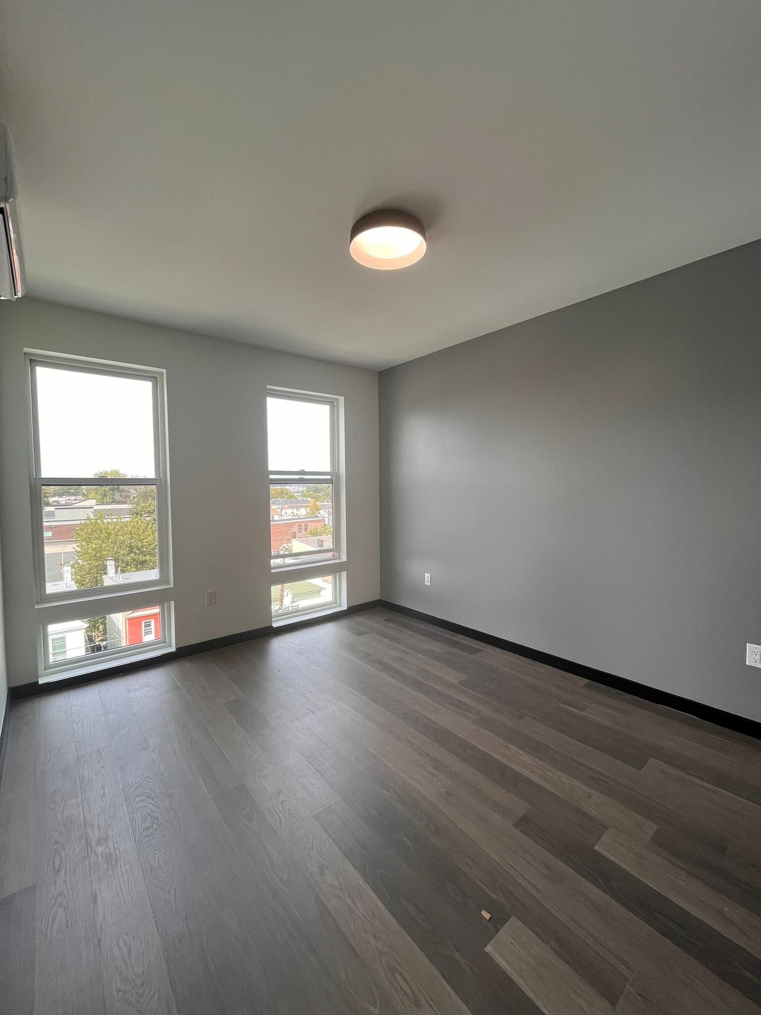 Building Photo - 130 Mallory Ave