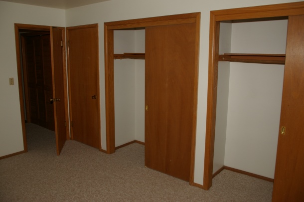 Bedroom Closets - Oak Terrace Apartments