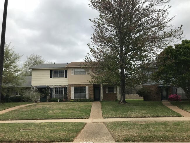 Building Photo - Shreveport LA 71115 - 3 br 2.5 ba townhome...