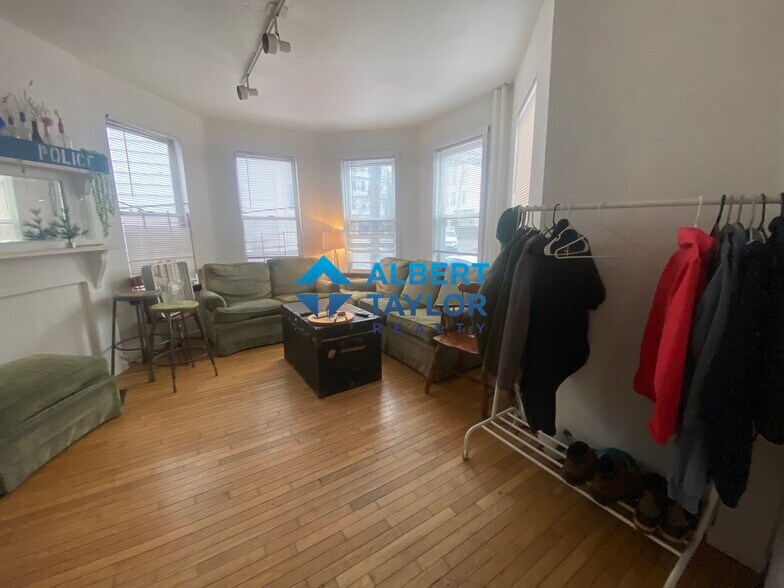 Primary Photo - 10 Parker Hill Ave