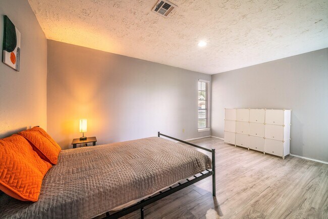 Building Photo - 4311 Tiffany Dr