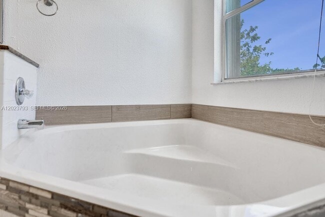 Building Photo - 21461 Sawmill Ct