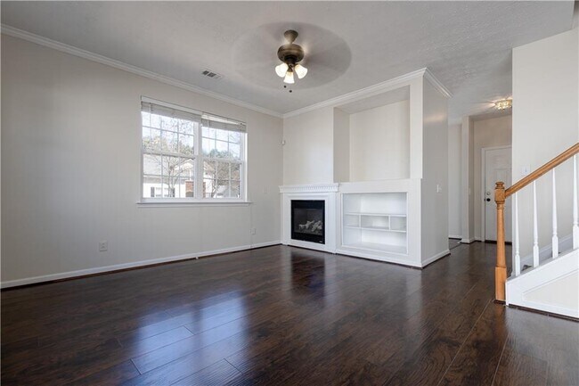 Building Photo - 317 W Oaks Trail