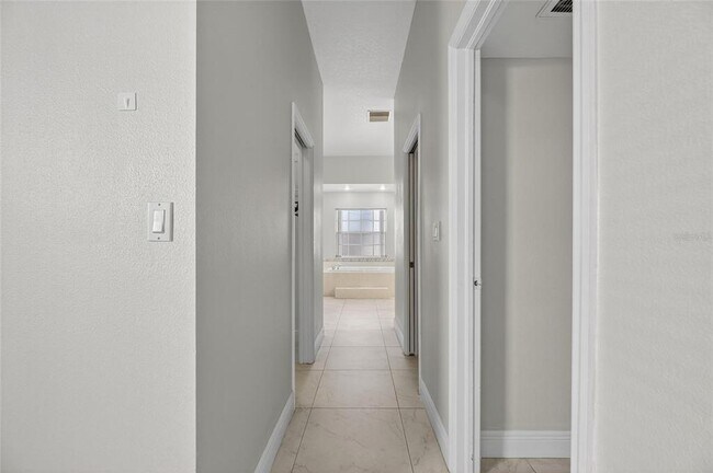 Building Photo - 172 Lake Shore Dr W