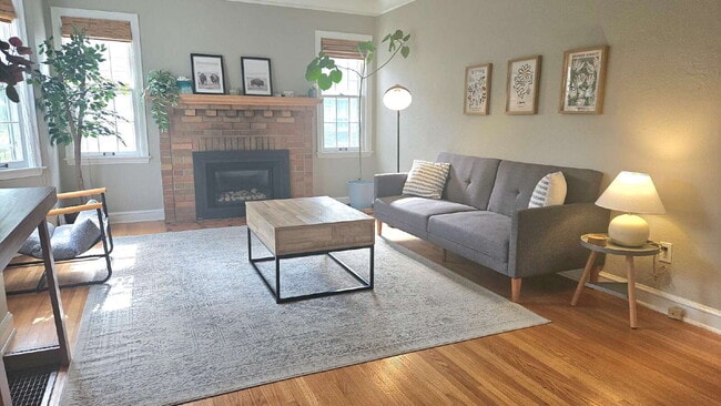 Building Photo - "Charming 3-Bed Oasis in Minneapolis – Spacious 1802 Sq Ft with 2 Full Baths!"