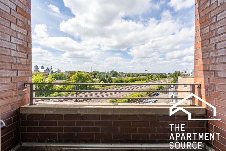 Building Photo - 2348 N Lister Ave