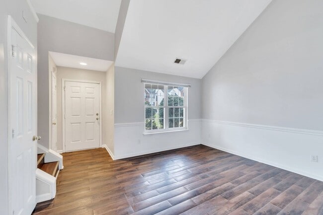 Building Photo - 5508 Kiev Dr