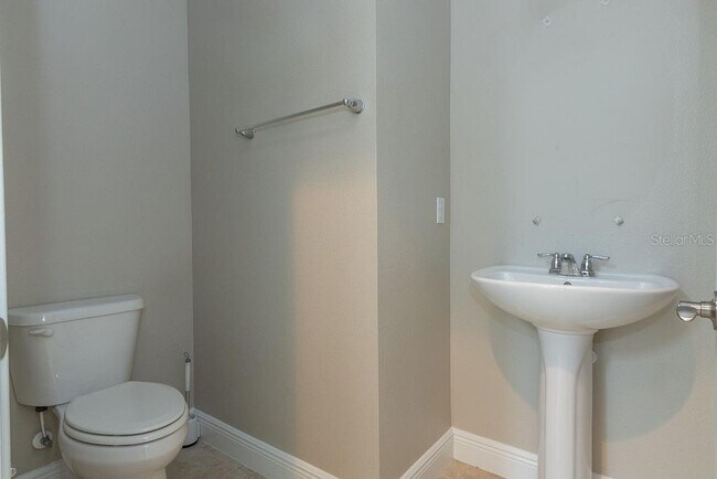Building Photo - 906 Victoria Hills Dr S
