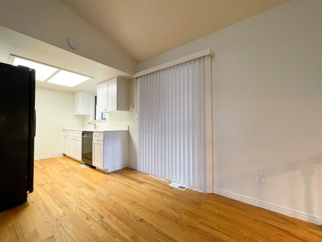 Building Photo - Renovated 3 bedroom 2 bathroom home in quiet Arvada neighborhood!