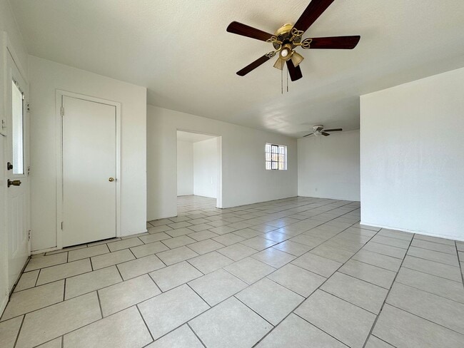 Building Photo - Northeast El Paso 3 Bed Refrig A/C