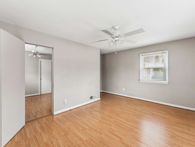 Building Photo - Easy one level living on a 1/3 acre corner lot!