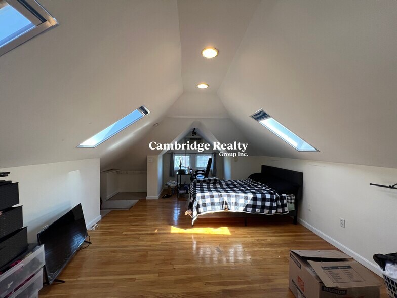 Building Photo - 88 Fellsway E