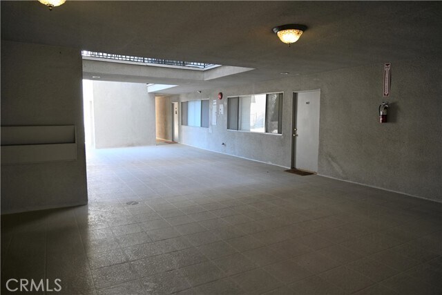 Building Photo - 497 S El Molino Ave