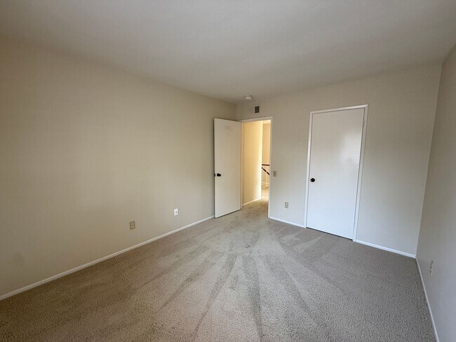 Building Photo - Beautiful Two Bedroom Townhome in San Luis Rey