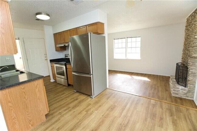 Building Photo - 8002 Sonnet Ave