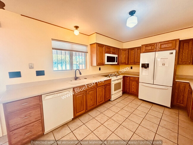 Building Photo - 8401 E Stella Rd