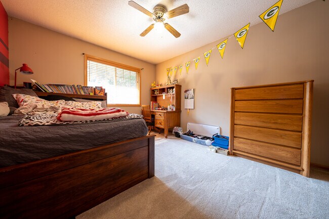 Building Photo - 17473 Hayes Ave