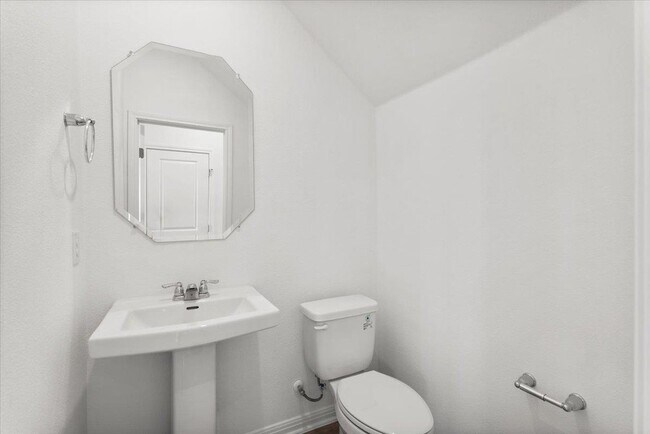 Building Photo - 5800 Beverly Pr Rd