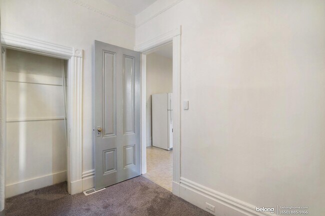 Building Photo - 1618 Grove St