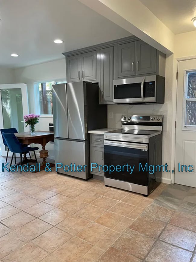Building Photo - Remodeled Rio Del Mar 1 BR - Utilities Inc...