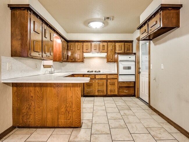Building Photo - 1320 Frederick Dr