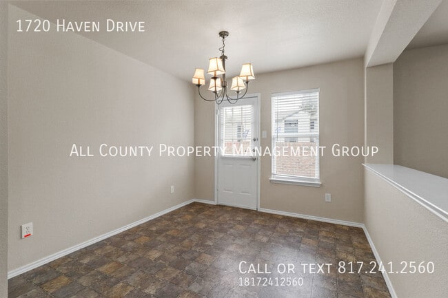 Building Photo - 1720 Haven Dr