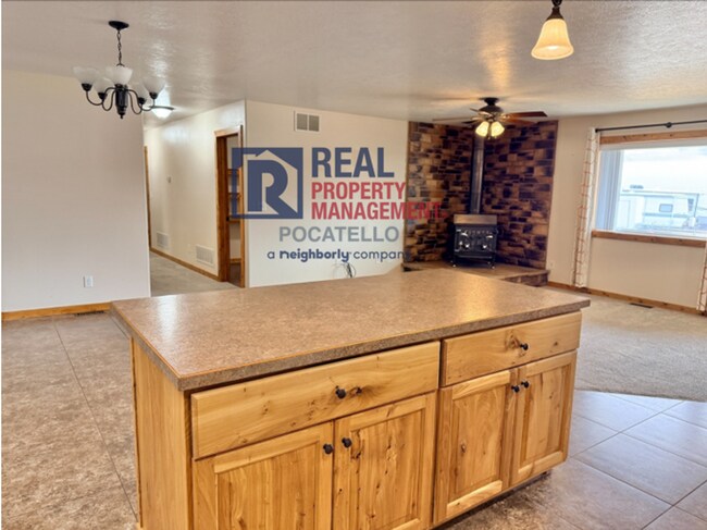 Building Photo - 13355 N Dekay Rd
