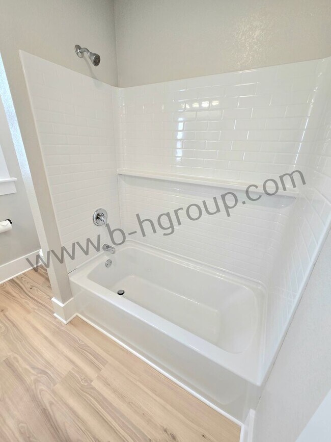 Building Photo - 715 57th St