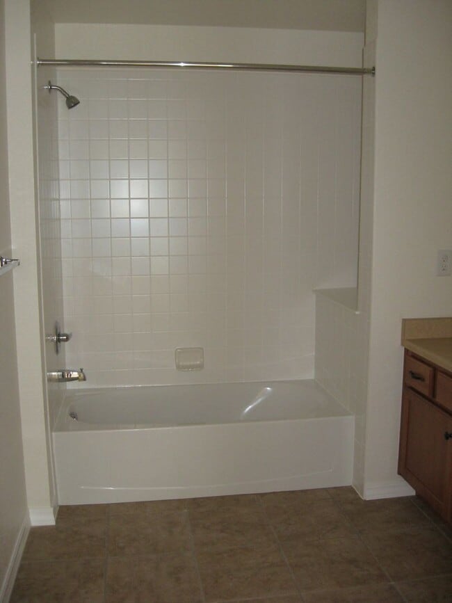 Building Photo - Beautiful 2-bed 2-bath condo!