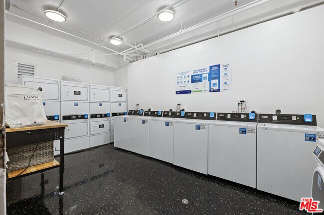 Building Photo - 1440 Veteran Ave