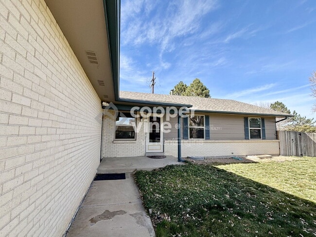 Building Photo - 495 Ash St