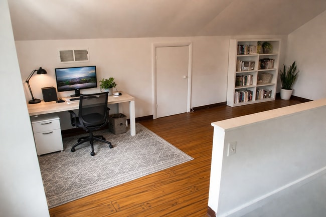 Building Photo - 153 Main St