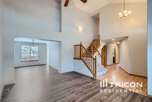 Building Photo - 5140 S Meadow Lark Dr