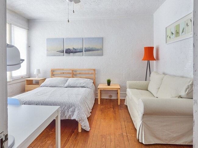 Building Photo - R0504