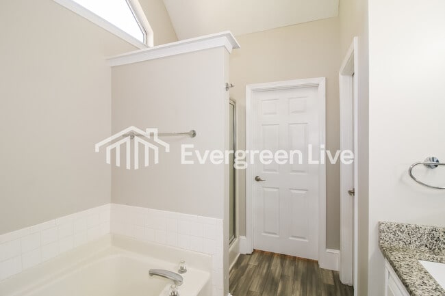 Building Photo - 365 Wynbrook Dr