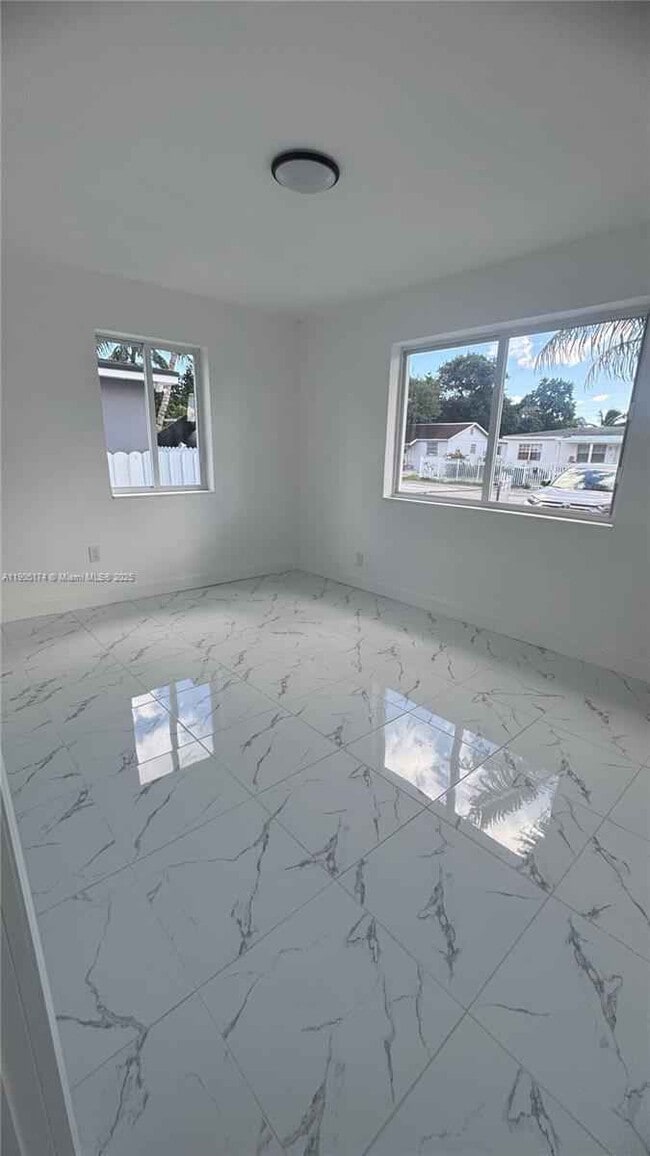 Building Photo - 901 NW 116th St