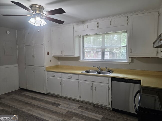 Building Photo - 583 Mill Pond Rd