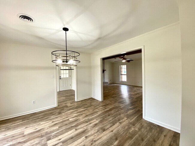 Building Photo - 2102 Fillmore Dr
