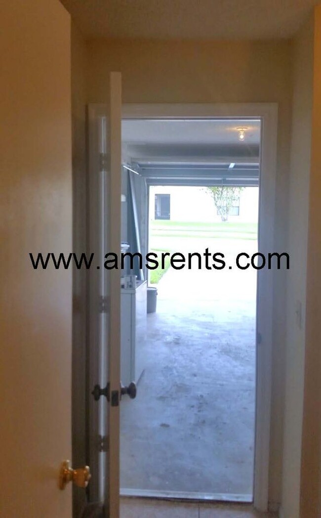 Building Photo - 3 bedroom Townhouse in Orlando