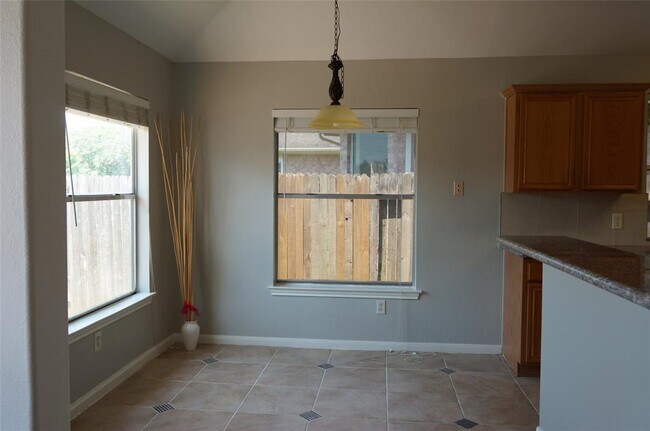 Building Photo - 3403 Stratford Manor Dr